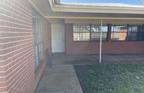 Hico House | Family Owned Small Farm, Relax at the Circle4B Ranch!