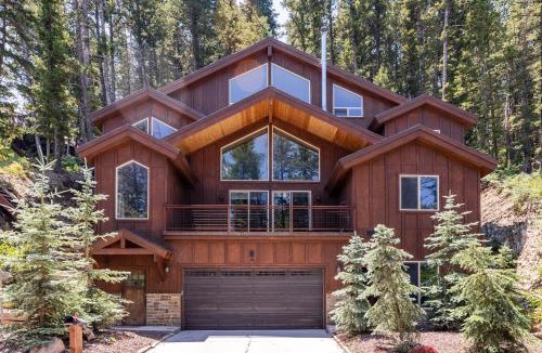 Summit Park Resort | Family Paradise, Sleeps 14, High-End Interiors, 20 Minutes from the Mountain!