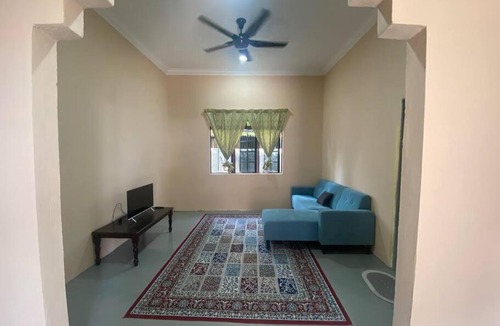 Padang Pasir Luas House | Family PCB Homestay