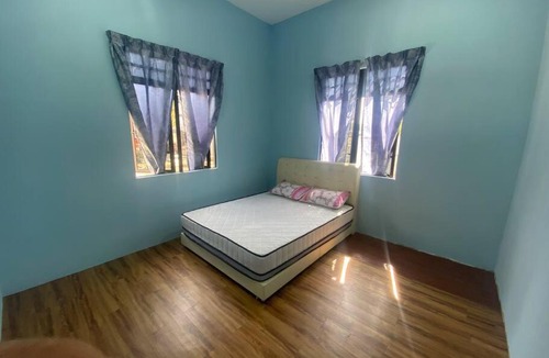 Padang Pasir Luas House | Family PCB Homestay