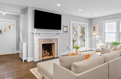 Lindley Park House | Family Peaceful Getaway w/HotTub, FirePit, Pool! 12min to Sedgefield CC!