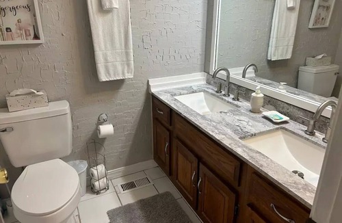 Broken Arrow House | Family & Pet Friendly Broken Arrow Getaway