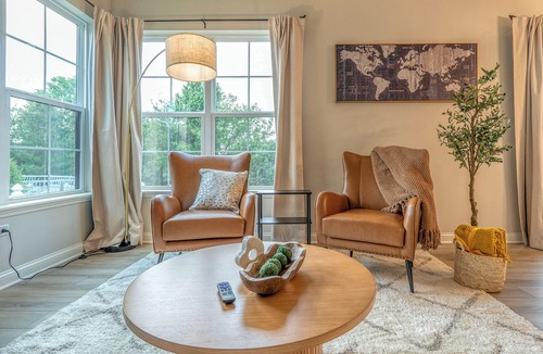 Minooka House | Family & Pet friendly 3-bedroom home with King sized beds, 2 bathrooms & Patio