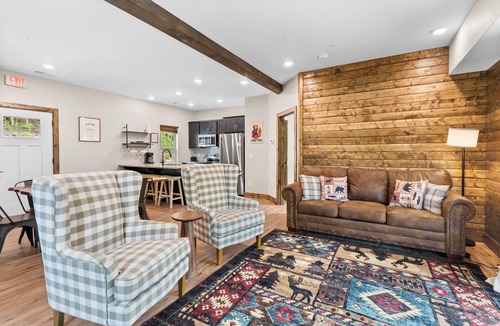 Hollister Cabin | Family/Pet friendly/6 beds!