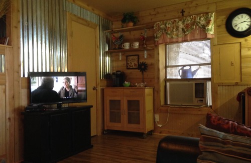 Roanoke Cabin | Family/Pet Friendly Country Cabin Firepit Minutes To DFW & Texas Motor Speedway
