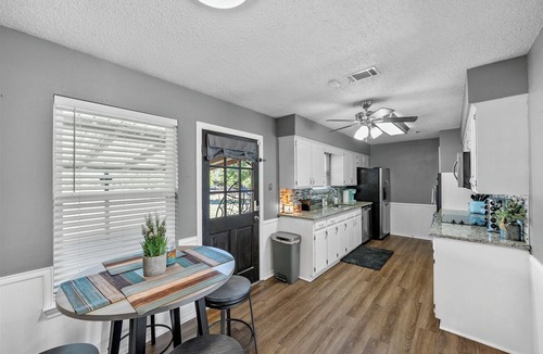 Wylie House | Family & Pet Friendly Country Home by Lake Lavon & Historic Wylie Texas to shop!