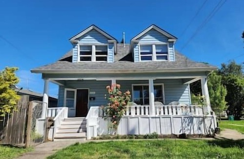 Newberg House | Family/Pet Friendly Craftsman