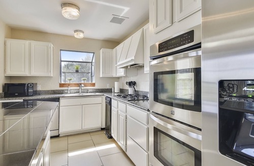Briarcliff House | Family & Pet Friendly LAKE TRAVIS Retreat! Fenced Yard/Views/Trails/Golf/Deer!