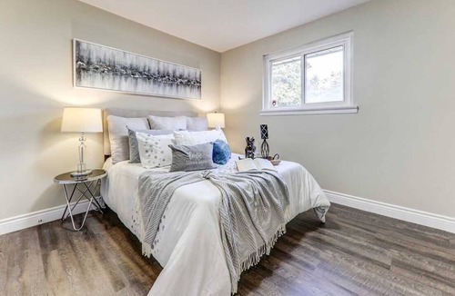 Oshawa House | Family/Pet friendly Luxurious bungalow spacious backyard for perfect staycation