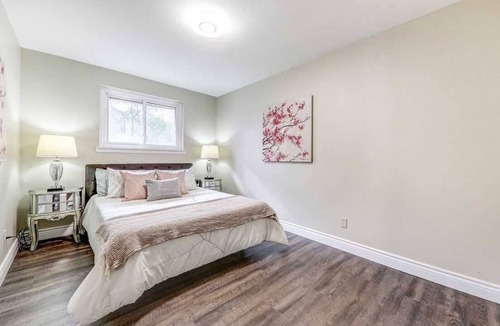 Oshawa House | Family/Pet friendly Luxurious bungalow spacious backyard for perfect staycation