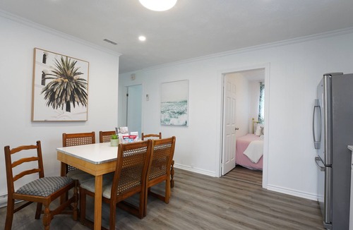 Cornwall House | Family & Pet Friendly Modern Bright Bungalow