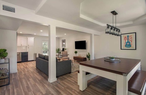 Franklin Park House | Family & Pet Friendly-Pool Table