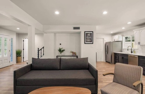 Franklin Park House | Family & Pet Friendly-Pool Table