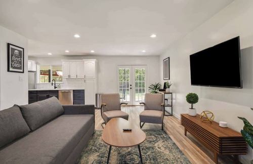 Franklin Park House | Family & Pet Friendly-Pool Table