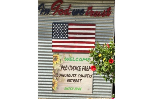 Waelder House | Family/pet friendly retreat, convenient to Austin, and south central Texas.
