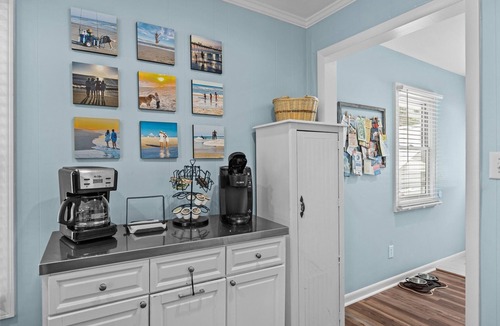 Emerald Isle Cottage | Family & Pet Friendly Retreat