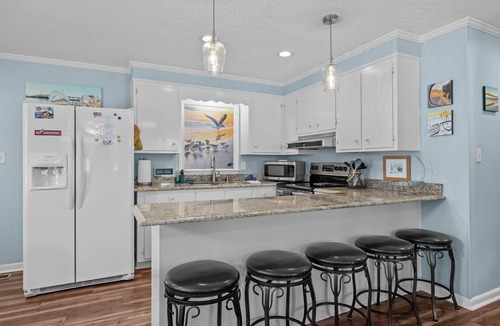 Emerald Isle Cottage | Family & Pet Friendly Retreat