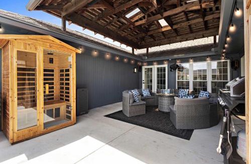 Richardson House | Family Platinum Escape with Heated Pool and Gameroom