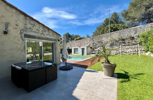 Les Pennes-Mirabeau House | Family pool house between Aix & Marseille