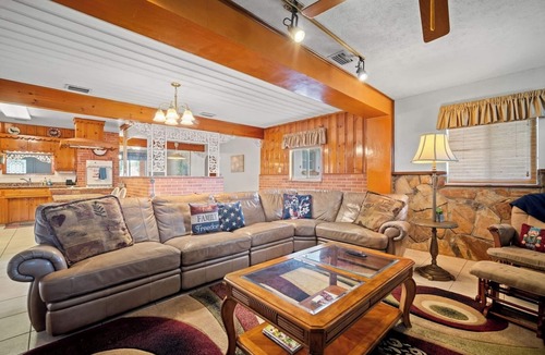 East County Civic Group House | Family Pool Home Sleeps 8