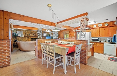 East County Civic Group House | Family Pool Home Sleeps 8