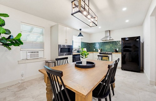 Decatur House | Family-Ready 3BR + Backyard Near the Square