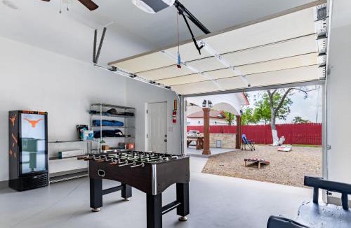 Del Valle House | Family-Ready 4BR with Yard & Kids Playground