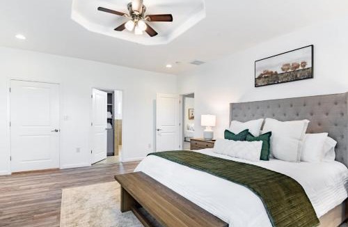 Del Valle House | Family-Ready 4BR with Yard & Kids Playground