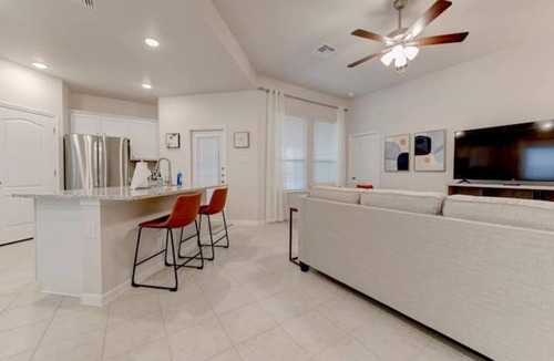Temple House | Family-Ready Retreat - Baylor, VA, Temple College