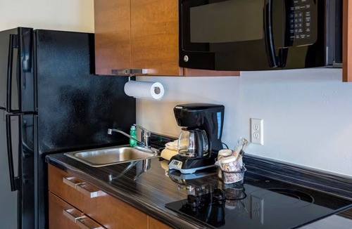 Overland Park Hotel | Family-Ready Rooms with Kitchen and Laundry Facilities