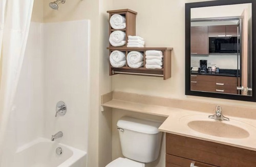Overland Park Hotel | Family-Ready Rooms with Kitchen and Laundry Facilities