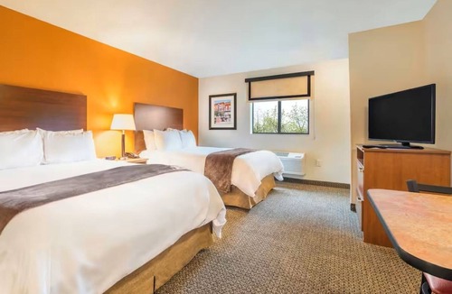 Overland Park Hotel | Family-Ready Rooms with Kitchen and Laundry Facilities