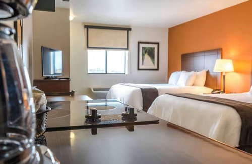 Overland Park Hotel | Family-Ready Rooms with Kitchen and Laundry Facilities