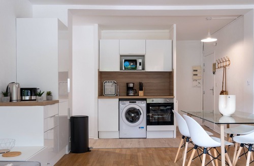 Ancely Apartment | Family residence near park