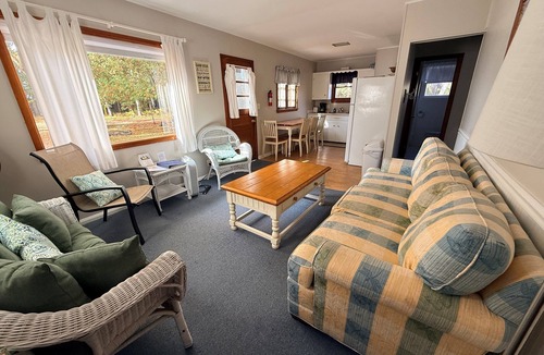 Maple City House | Family resort cottage-Big Glen Lk waterfront.Dock tennis court,kayak,rowboat