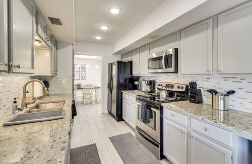 Lakeway Condo | Family Retreat 1/2 Mi to Lake Travis: Pets Welcome