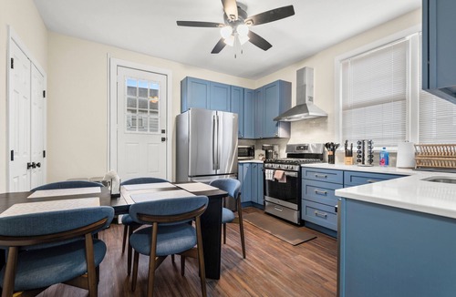 Mount Washington House | Family Retreat - 2 Homes Under 1 Roof, 5BR 3BA, Decks, Yard & Parking