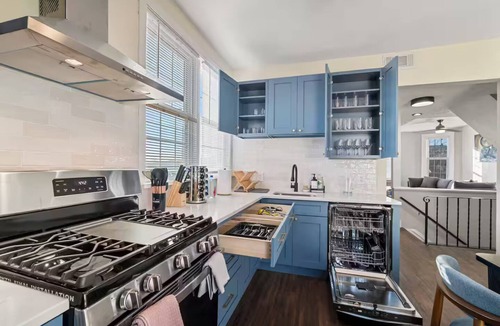 Mount Washington House | Family Retreat - 2 Homes Under 1 Roof, 5BR 3BA, Decks, Yard & Parking