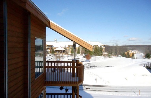 Bellaire Condo | Family Retreat at Cedar River