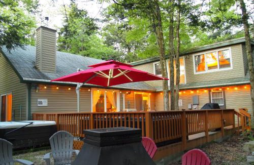 Tobyhanna Ski Chalet | Family retreat, Closest Rental House to POOL & BEACH, Hot tub, Game Room