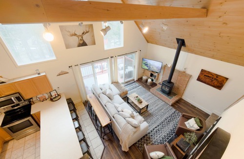 Conway Cabin | Family Retreat | Game Room + Firepit | Sleeps 10