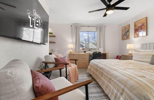 Springwoods Apartment | Family Retreat Games, Fire Pit & Kids Barn