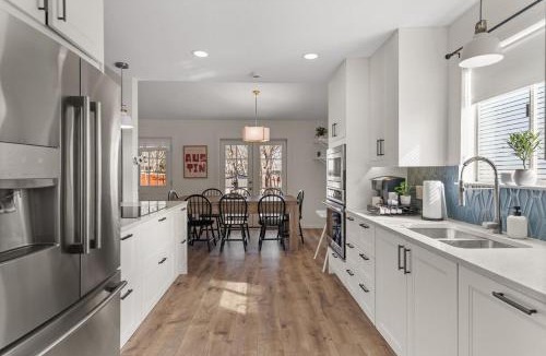 Springwoods Apartment | Family Retreat Games, Fire Pit & Kids Barn