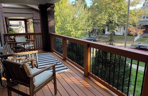 Tower Grove South House | ☆ Family Retreat ☆ Hot Tub ☆ Fireplace ☆ Tower Grove ☆