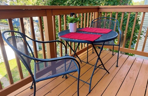 Tower Grove South House | ☆ Family Retreat ☆ Hot Tub ☆ Fireplace ☆ Tower Grove ☆