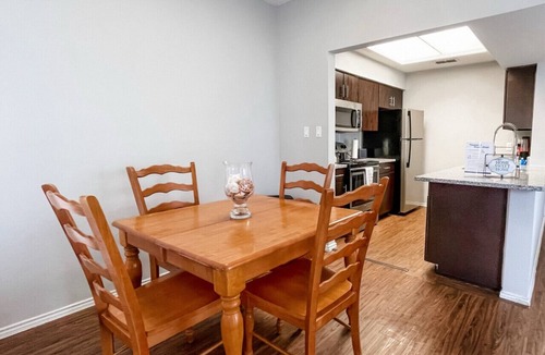 South Side Apartment | Family Retreat - Near Shopping, Dining & Beach