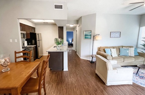 South Side Apartment | Family Retreat - Near Shopping, Dining & Beach