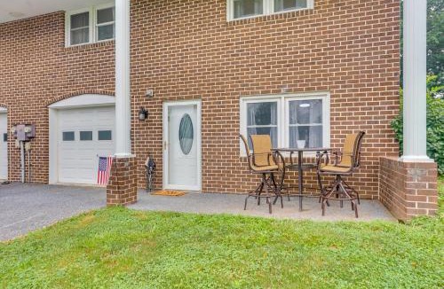 Elizabethtown House | Family Retreat Near Hersheypark with Horse Farm View