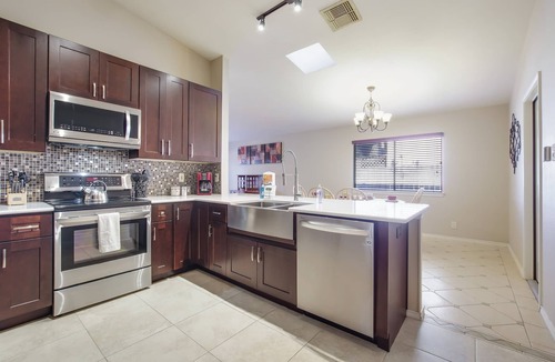 Great Northwest House | Family Retreat! New Kitchen, Large Deck!
