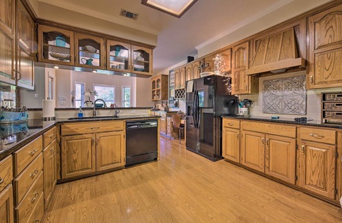 Seguin House | Family Retreat on Guadalupe River: 2 Living Areas!